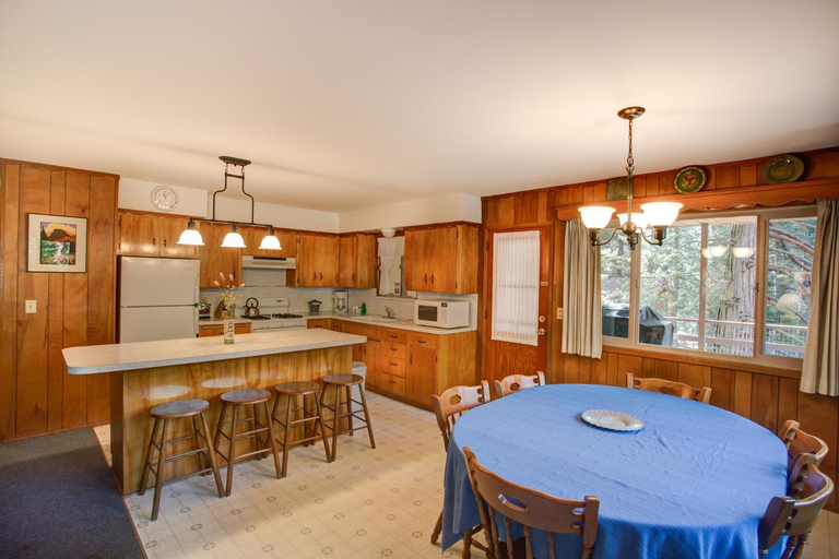 Others 4, 11B Sequoia House, Mariposa