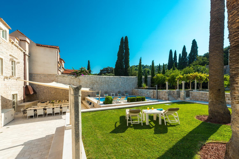 Others 3, Villa Pugliesi, Pojezerje