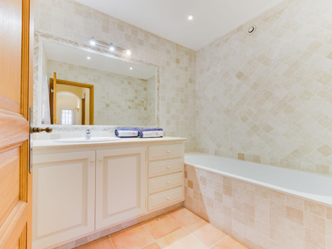 Bathroom 4, Villa Hameau du Brost by Interhome, Var