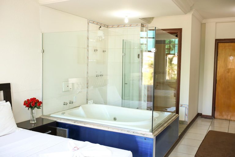 Bathroom 3, Palace Hotel, Araguari