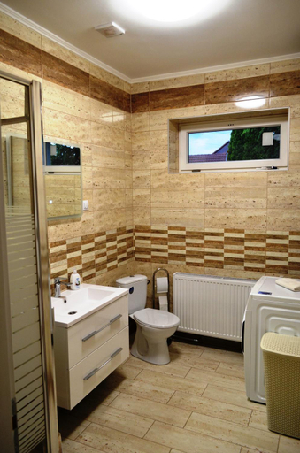 Bathroom 3, Henrietta - Violetta Apartman, Hajdúszoboszló