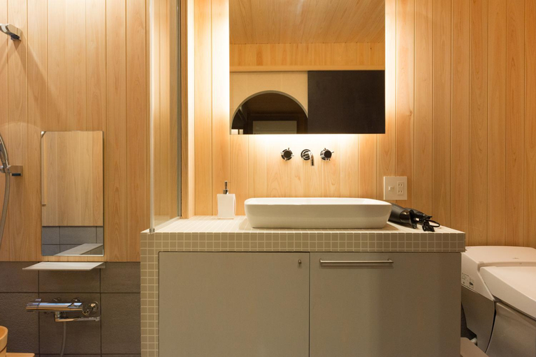 Bathroom 3, Kakishibuan Holiday Rentals, Kyoto