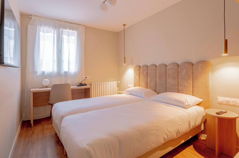 Bedroom 4, Grand Hôtel Senia, Val-de-Marne
