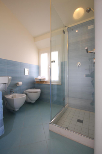 Bathroom 2, Affittacamere le Tre Sorelle, Ancona
