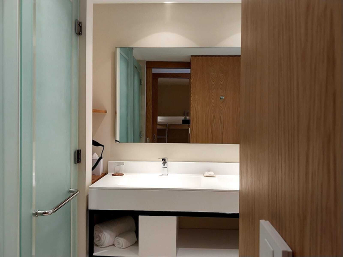 Bathroom 4, Ocean’s Creek Beach Hotel Mauritius
