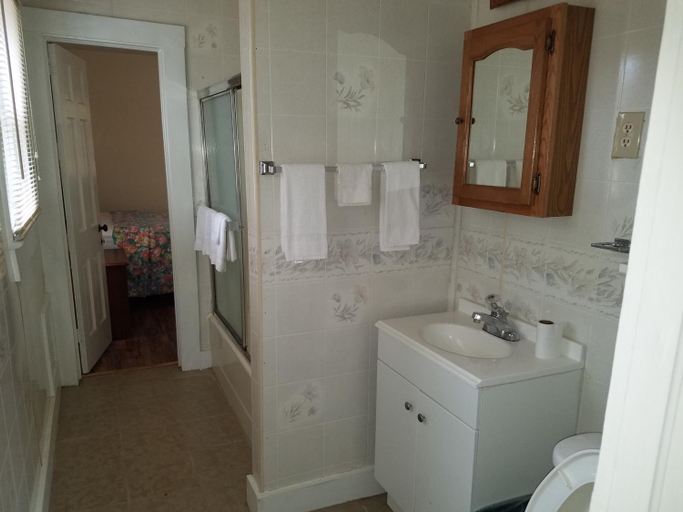 Bathroom, A Sapphire Inn, Macon