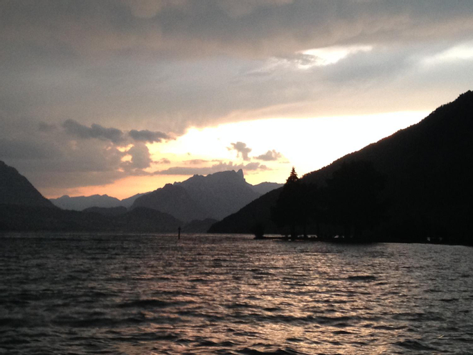 Exterior & Views 2, Swiss Seeblick Apartment mit Hotelanbindung, Interlaken