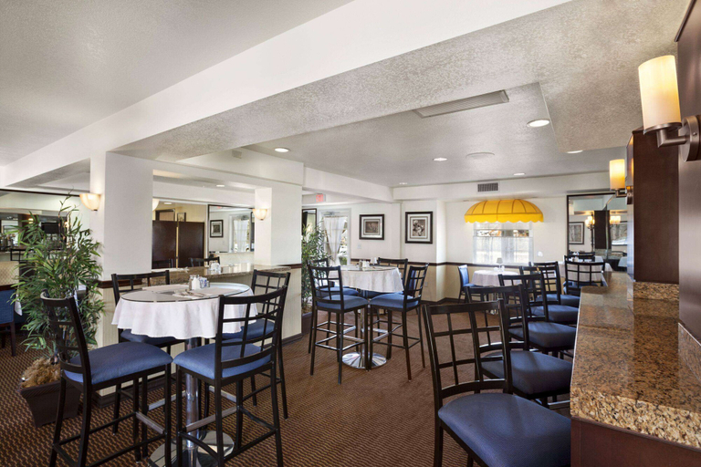 Food & Drinks 5, Ramada by Wyndham Costa Mesa/Newport Beach, Orange