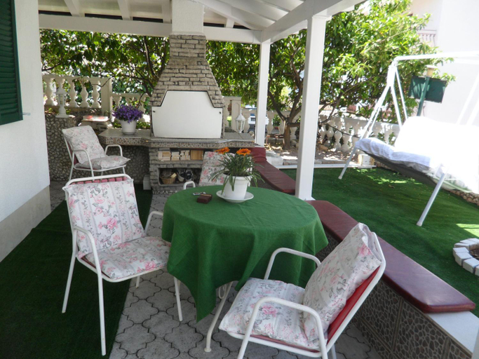 Others 3, Vila Mateja, Trogir