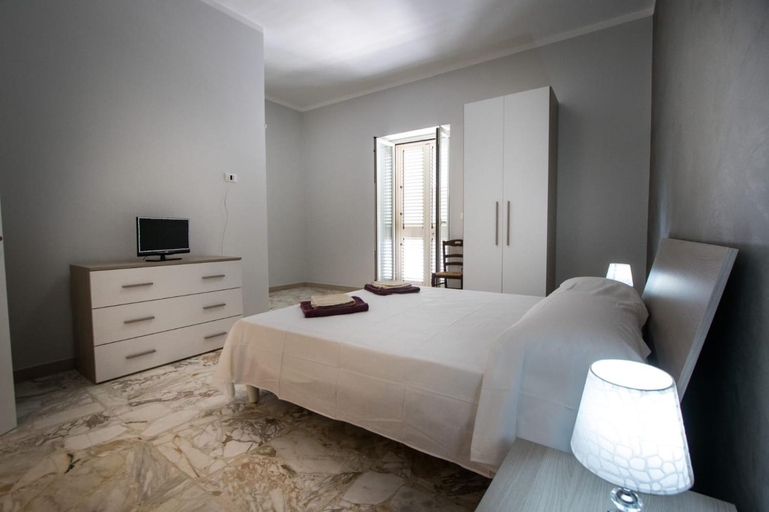 Others 5, Dimora Varchi, Lecce