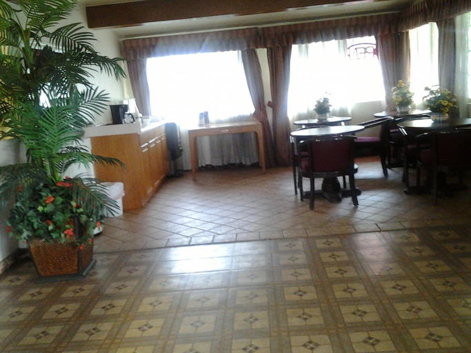 Public Area, Budget Inn, Tulare