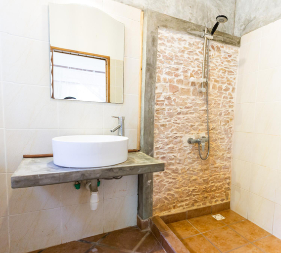 Bathroom, Royal Sakalava, Diana