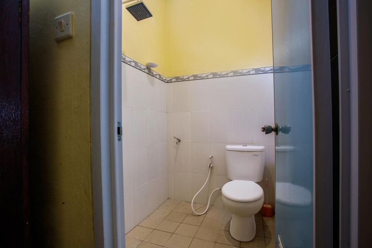 Bathroom 5, Taman Homestay, Klungkung