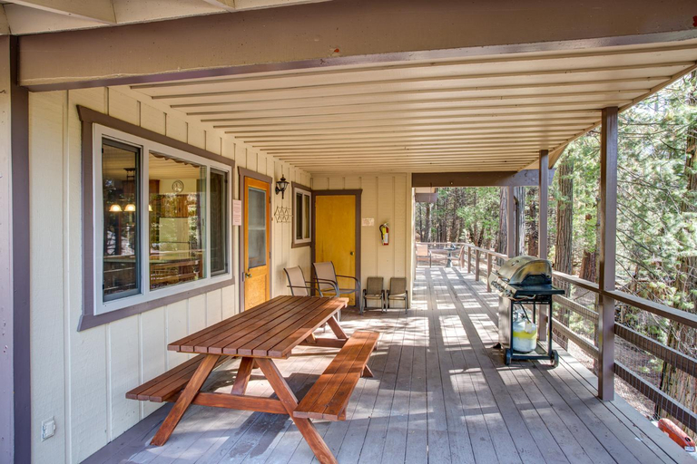 Others 5, 11B Sequoia House, Mariposa