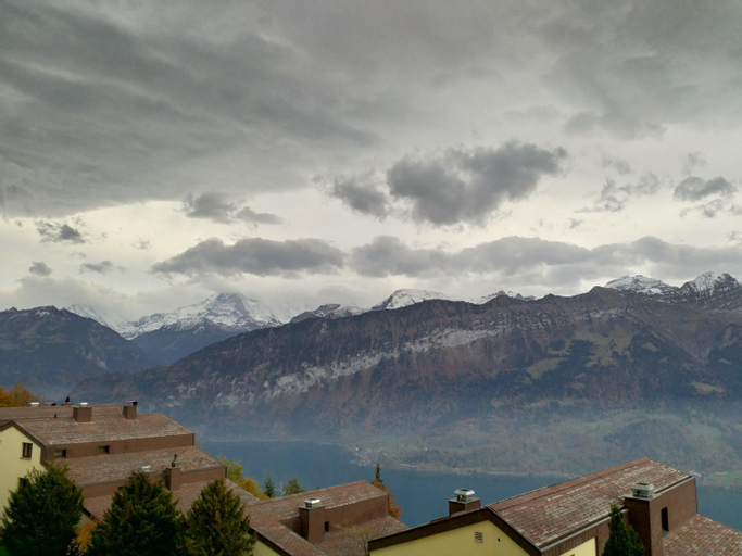 Exterior & Views 3, Swiss Seeblick Apartment mit Hotelanbindung, Interlaken