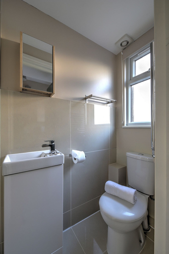 Bathroom 3, CJ8 Medium Studio, London