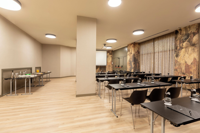 Food & Drinks 5, Hotel Acta Piramides, Madrid