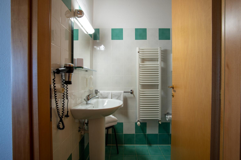 Bathroom 5