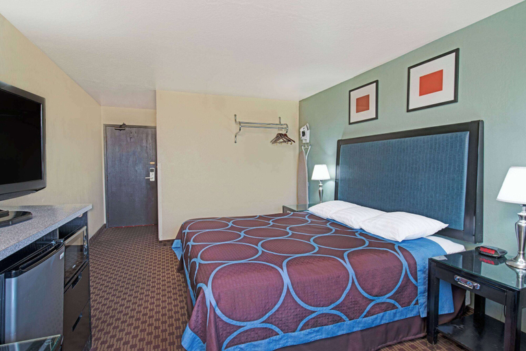 Bedroom 3, Super 8 by Wyndham Sacramento/Florin Rd, Sacramento