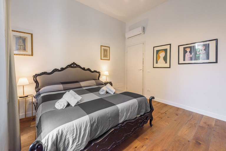 Room 5, Silvy & Paul apartment by MMega, Florence