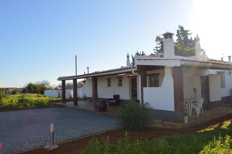Others 4, Quinta das Figueiras, Vila Real de Santo António