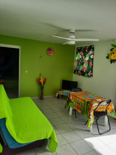 2, La Casa Binecha avec Jacuzzi, Baillif