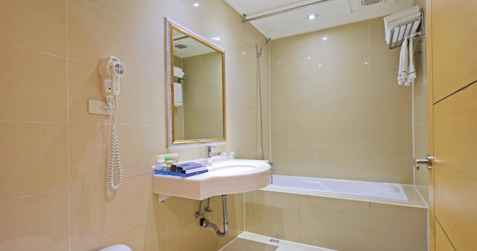Bathroom 4, K-Hotel Keelung, Keelung