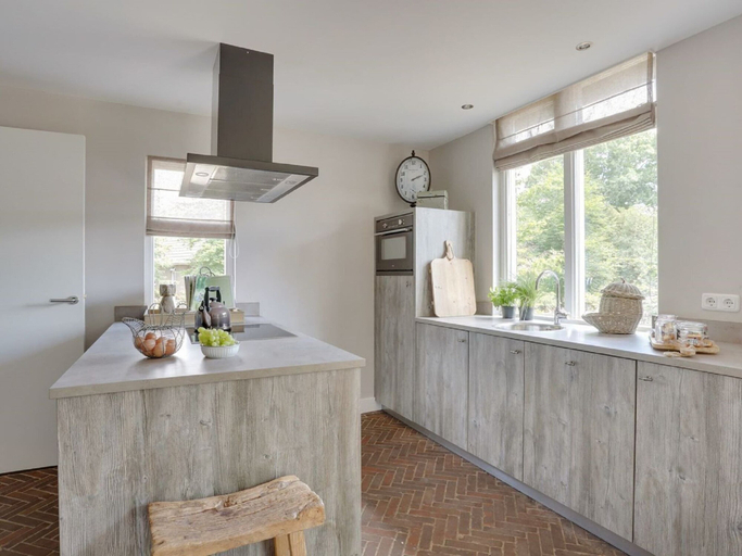 Private kitchen 4, Holiday Home With a Terrace at Bedafse Bergen, Uden