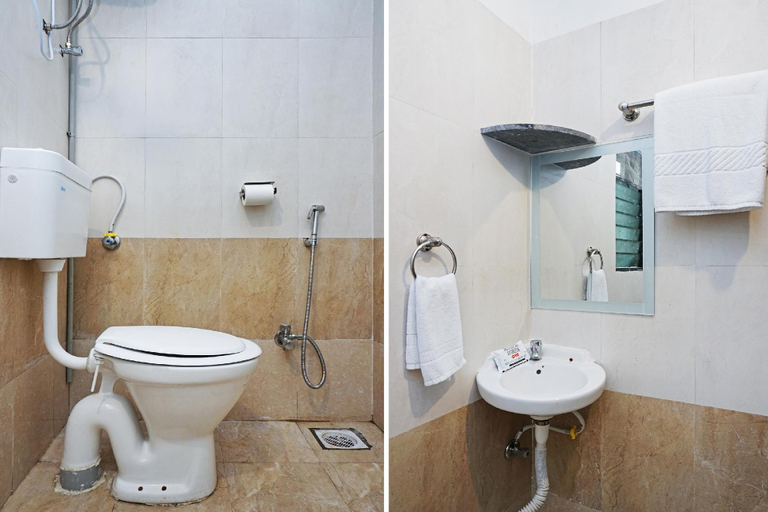Bathroom 4, Laxmi Chowk, Pune