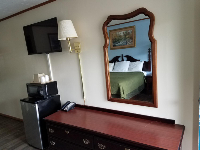 Others 3, A Sapphire Inn, Macon