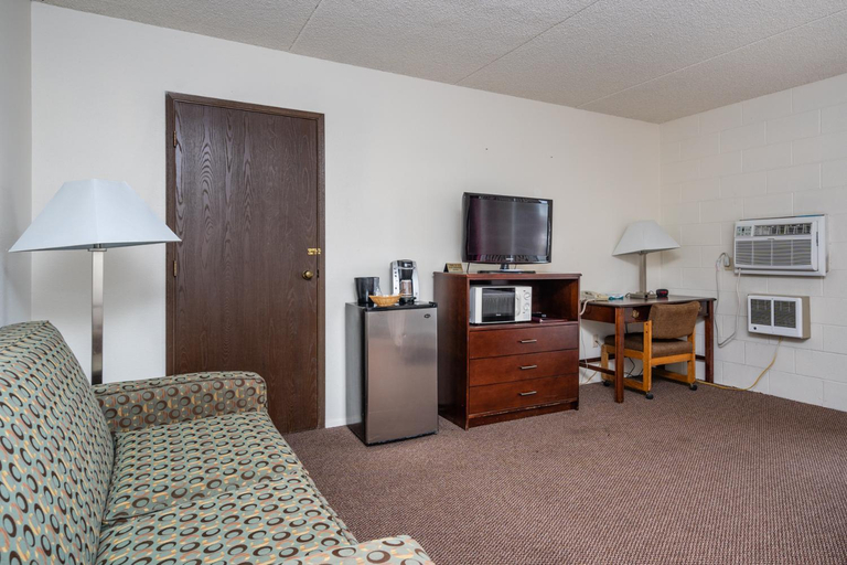 Others 5, M&M Motel, Franklin