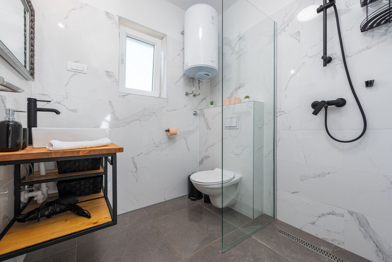 Bathroom 3, Villa Moki, Benkovac