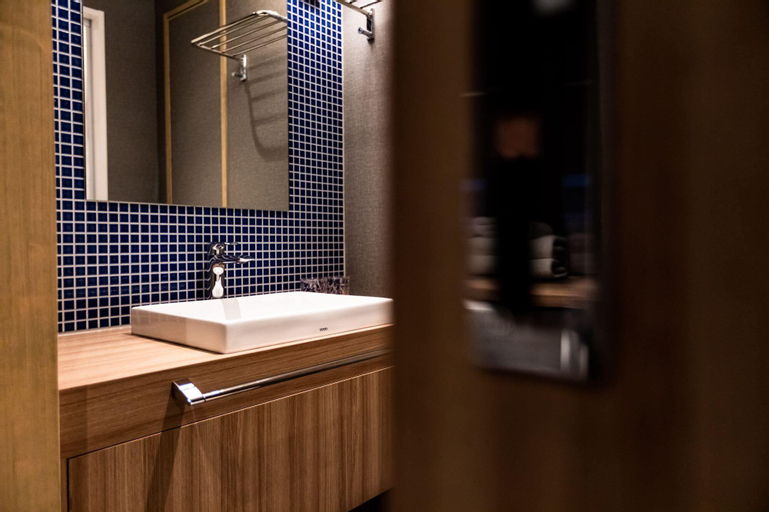 Bathroom 4