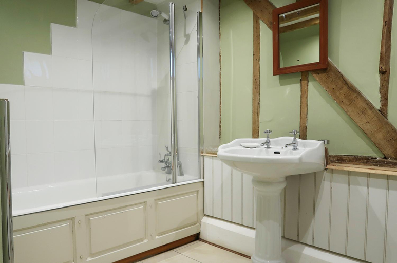 Bathroom 2, Partridge Lodge Self Catering houses, Suffolk
