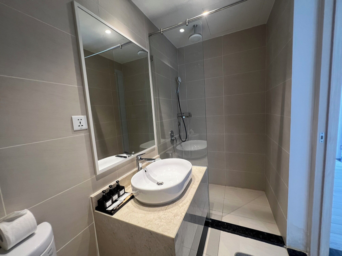 Bathroom 16