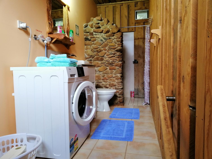 Bathroom 4, Minnow cabins, Kentish