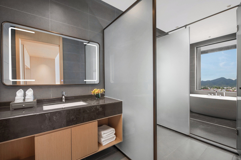 Bathroom 3, Holiday Inn Ganzhou Orchid Town by IHG, Ganzhou