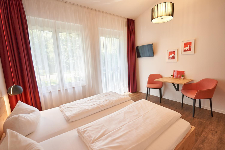 Others 5, Busses Guesthouse, Freiburg im Breisgau