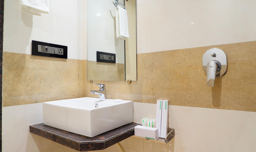 Bathroom 3, Treebo Olive Inn Near Bkc, Mumbai Suburban