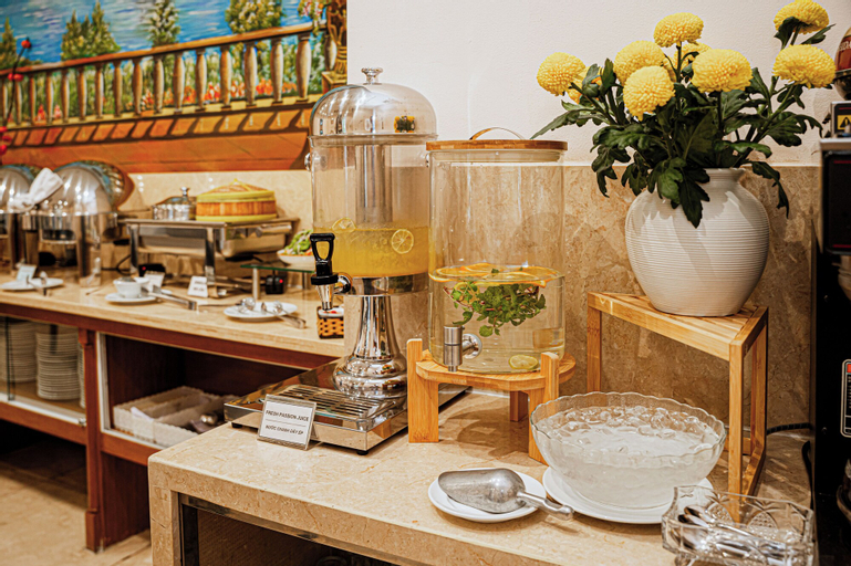 Food & Drinks 12