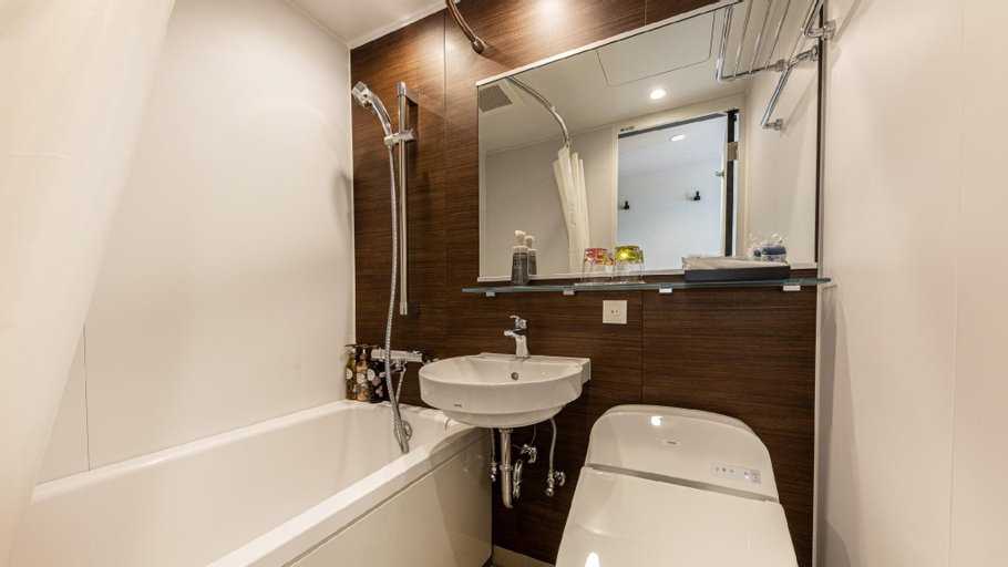 Bathroom 10