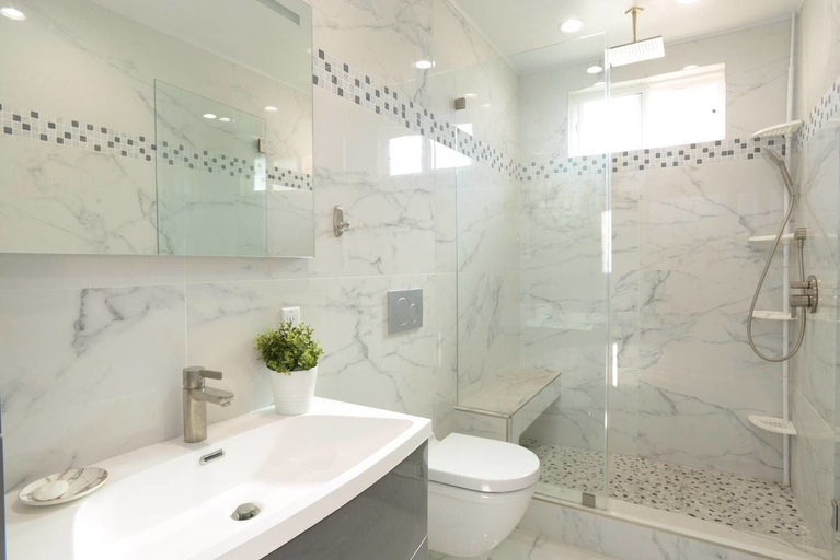 Bathroom 4, Bright Spacious Family House Near Universal Studios, Los Angeles
