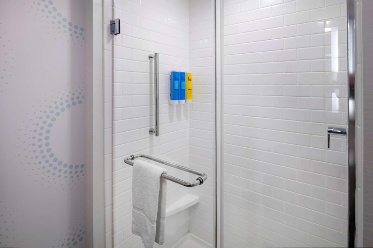 Bathroom 8