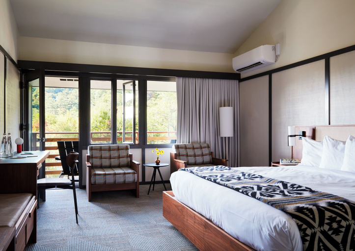 Bedroom 2, The Skyline Lodge, Macon