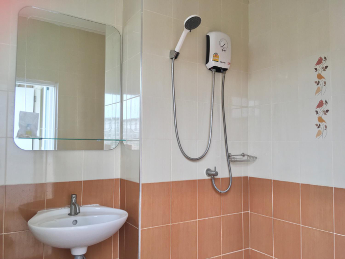 Bathroom 4, Boonbundal Hotel, Muang Roi Et