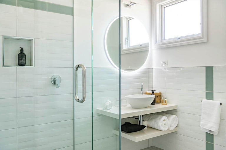 Bathroom 3, 415 Marine Parade, Napier