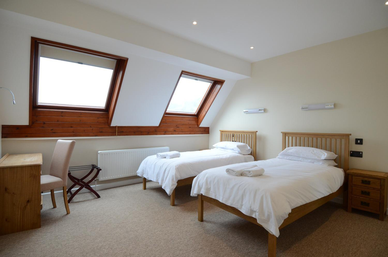 Bedroom 2, Neuadd Henllan Lodge, Powys