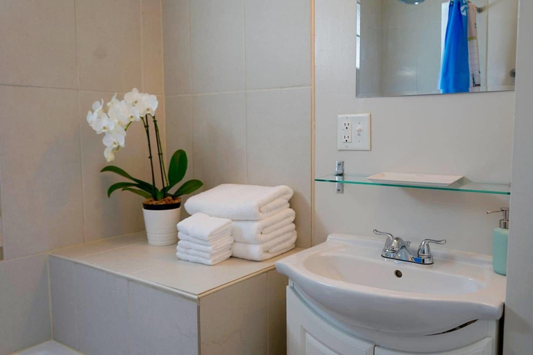 Bathroom 4, A One-way Ticket to Comforttown, Cook