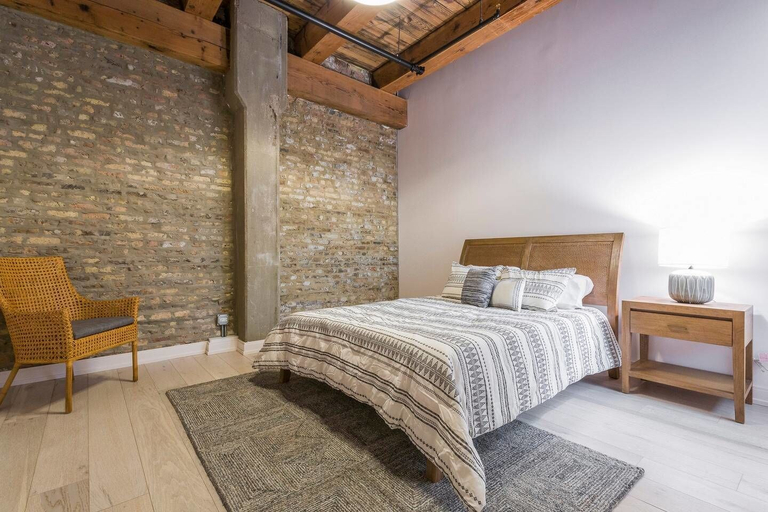 Bedroom 2, 3 BDR Downtown Luxury Loft-spacious, Safe & Secure, Cook