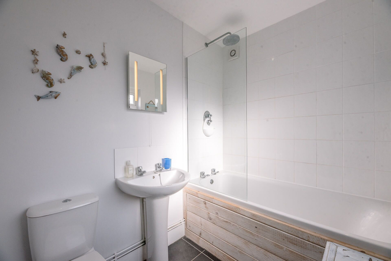 Bathroom 4, Sandy Lane Cottage in Reydon by Air Manage Suffolk, Suffolk